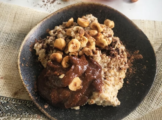 Creamy Hazelnut Porridge with Healthy Nutella